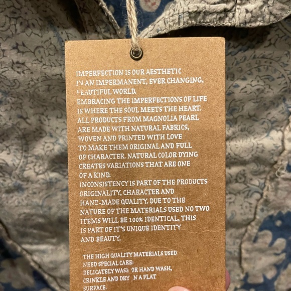 BRAND NEW🦋AUTHENTIC MAGNOLIA PEARL , DISTRESSED TOP, NWT - Picture 7 of 7